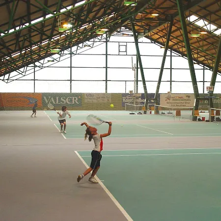 Sportcenter Fuenf Doerfer Ag Отель Zizers